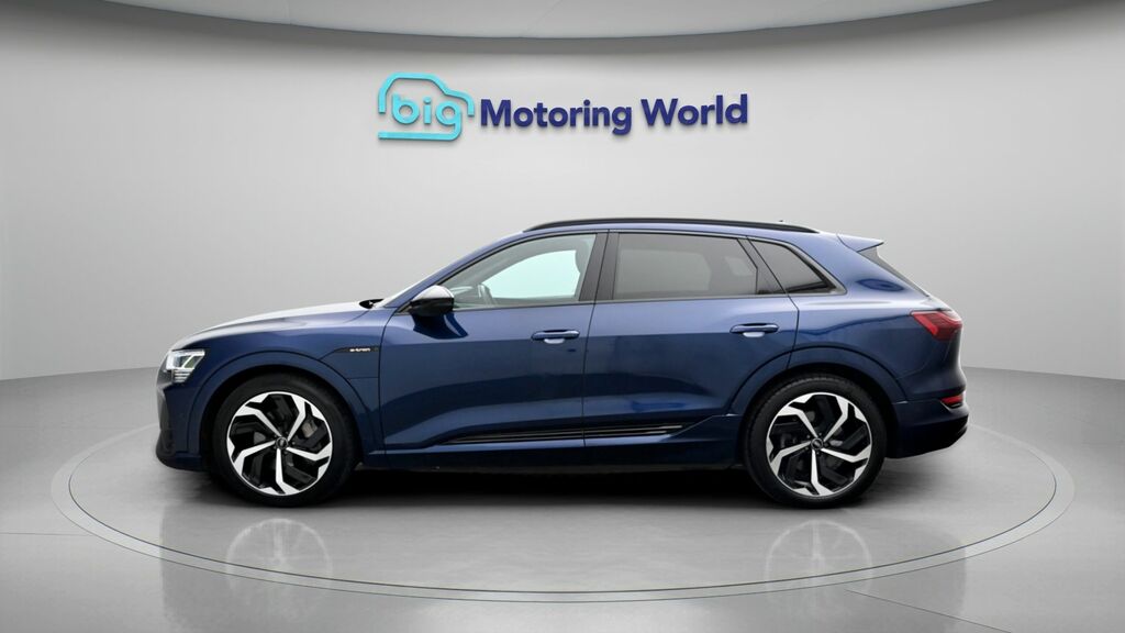 Audi E-tron Black Edition YP21EUE Blue #4