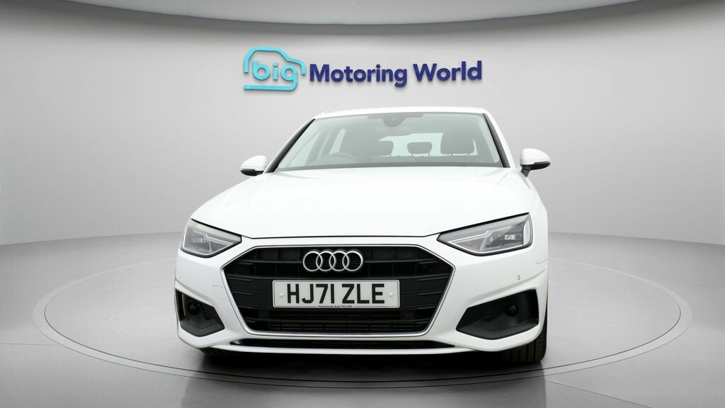 Audi A4 Avant Technik HJ71ZLE White #2