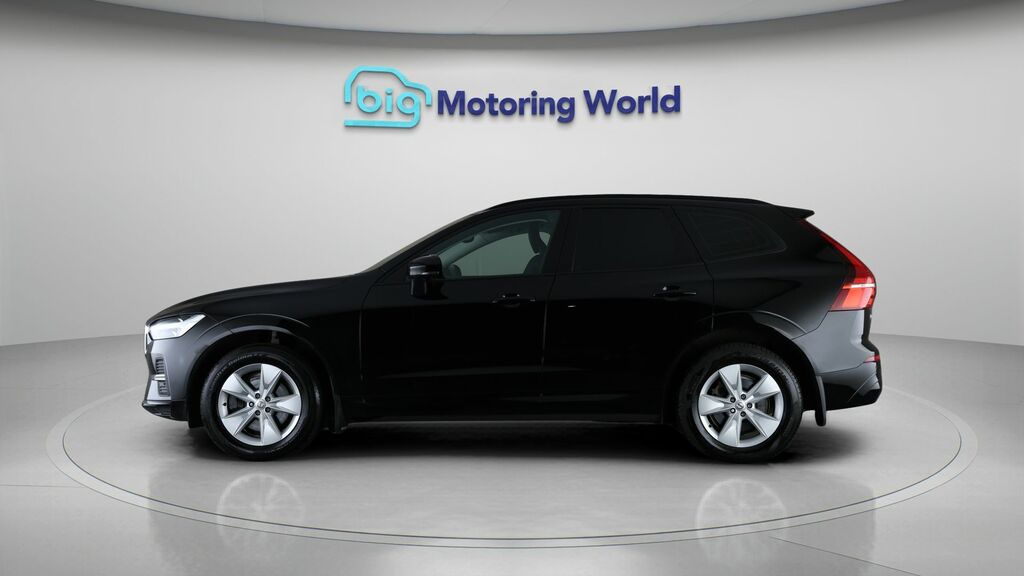 Volvo XC60 Momentum LL71KPT Black #4