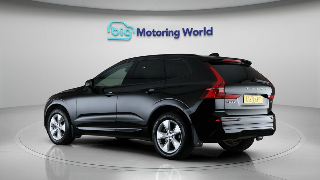 Volvo XC60 Momentum LL71KPT Black #5