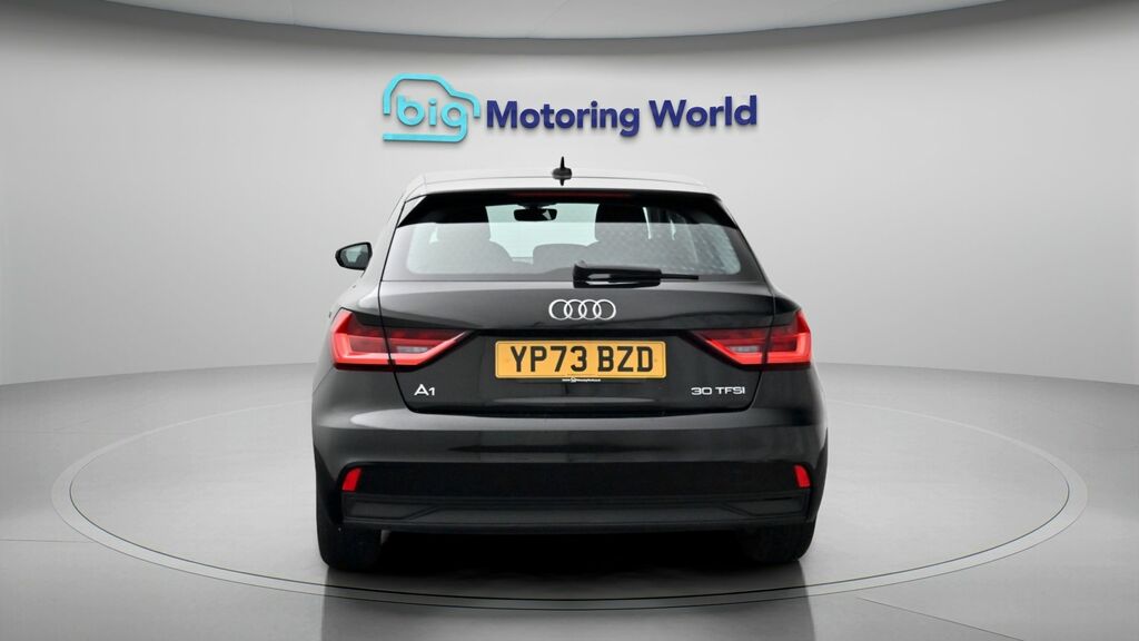 Audi A1 Technik Black #6