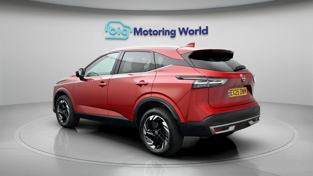 Nissan Qashqai N-connecta EX25DWM Red #5