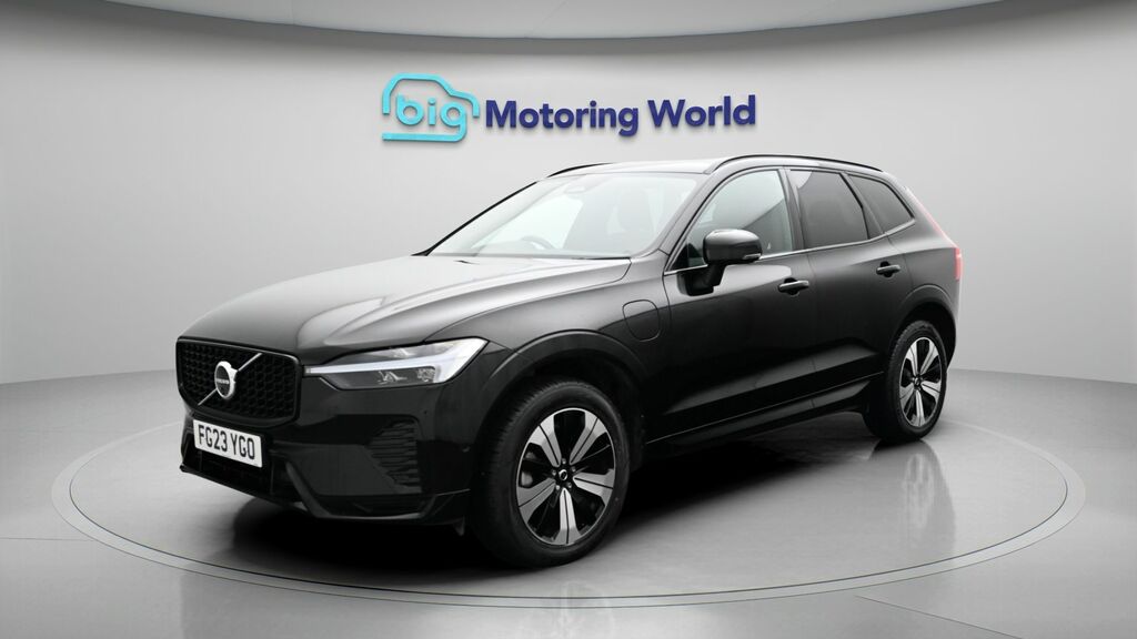 Volvo XC60 Plus Black #3