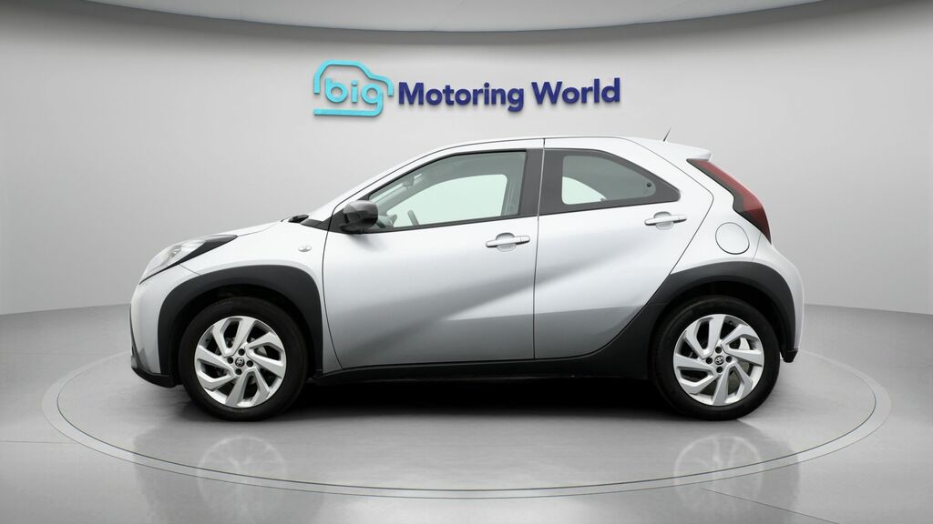 Toyota Aygo X Pure Silver #4