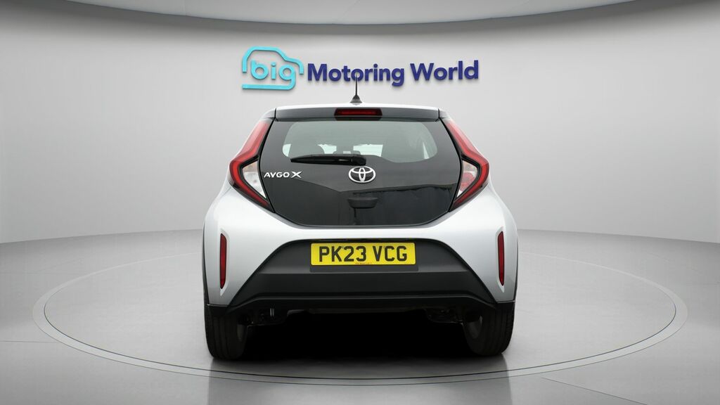 Toyota Aygo X Pure Silver #6
