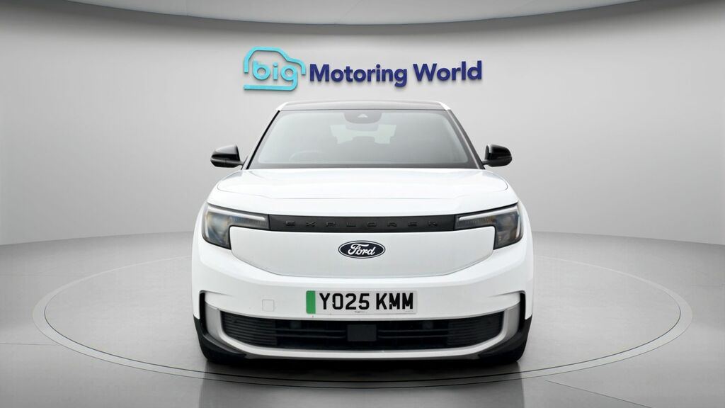 Ford Explorer Premium YO25KMM White #2