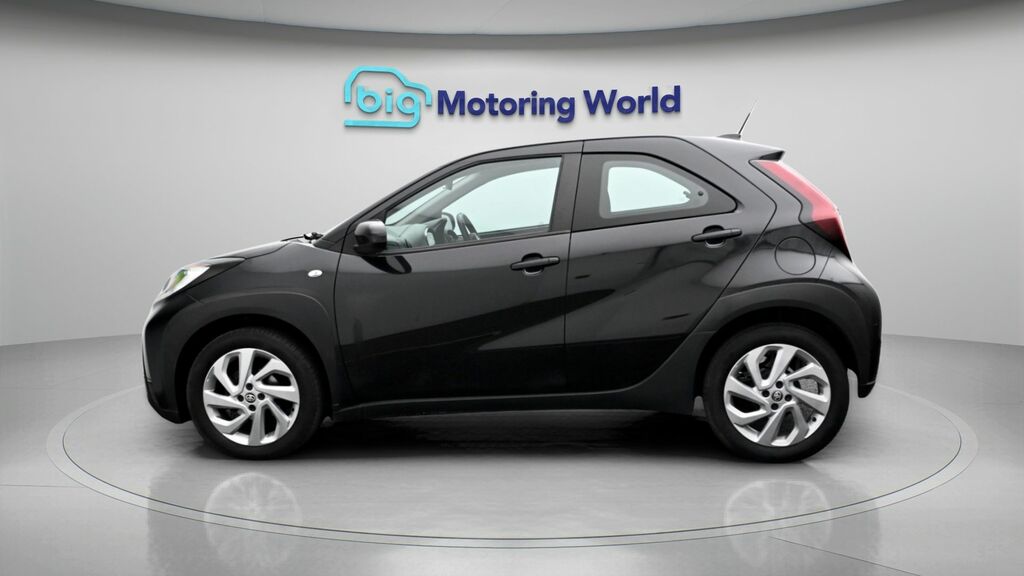 Toyota Aygo X Pure Black #4