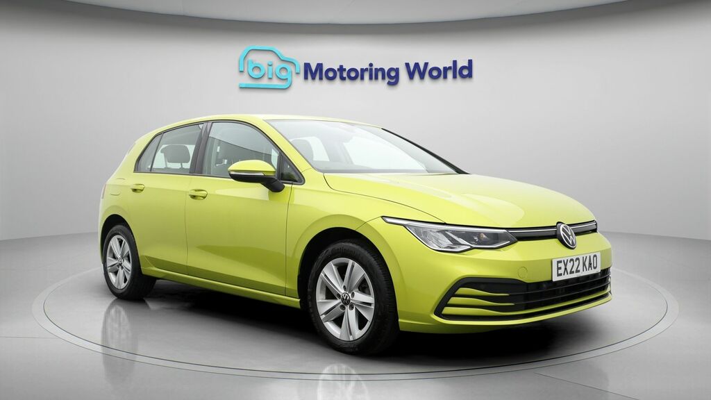 Volkswagen Golf Life Yellow
