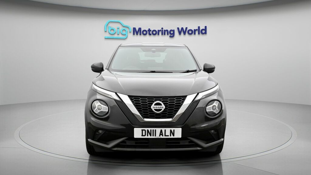 Nissan Juke Tekna Black #2