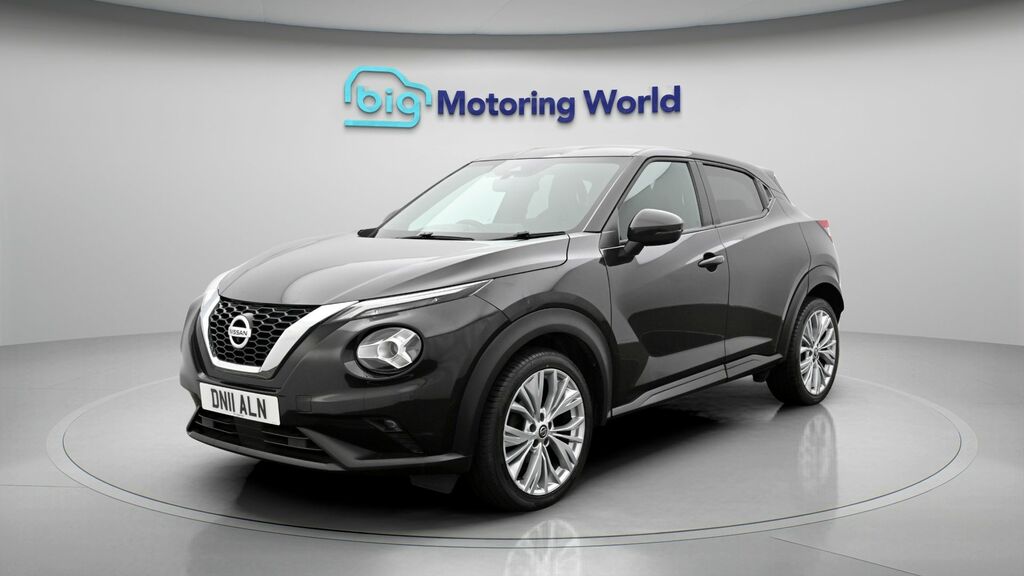 Nissan Juke Tekna Black #3