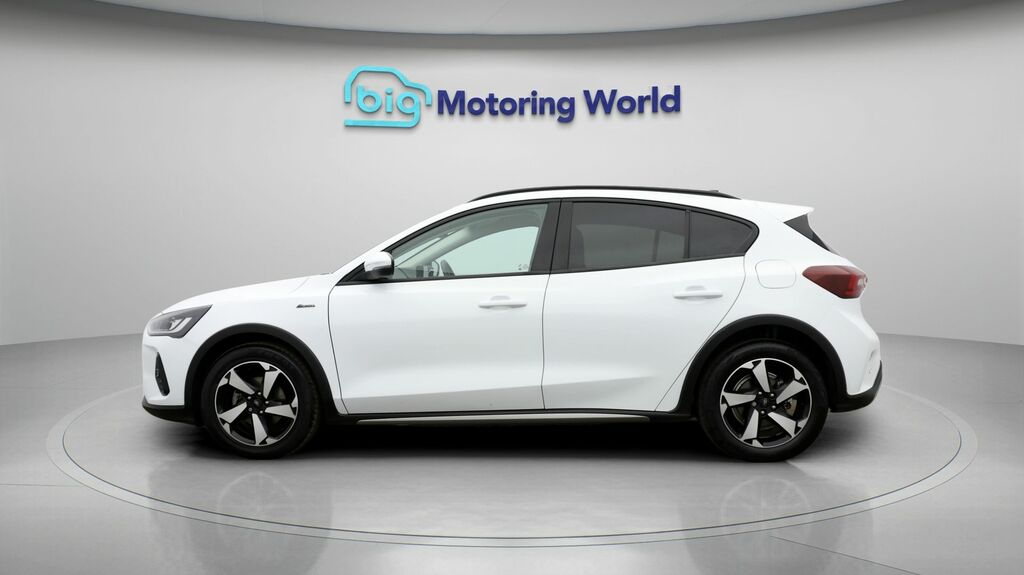 Ford Focus Active White #4