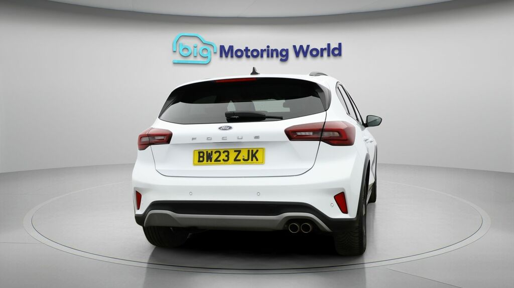 Ford Focus Active White #6