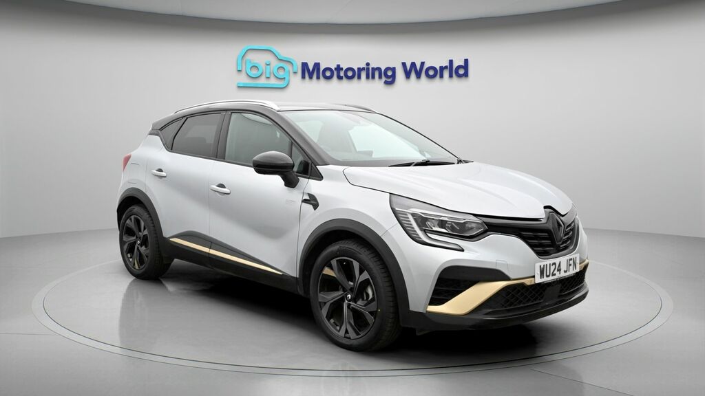 Renault Captur E-tech Engineered Black