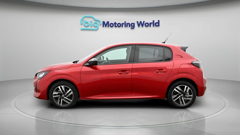 Peugeot 208 Allure Premium Red #4