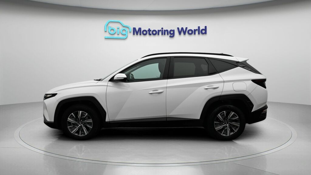 Hyundai Tucson Se Connect White #4
