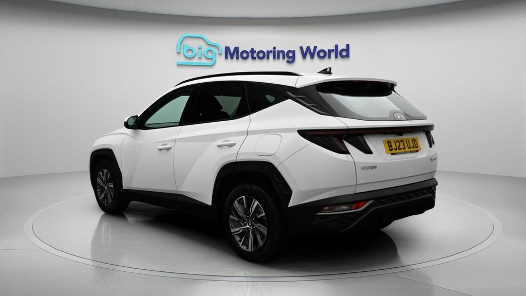 Hyundai Tucson Se Connect White #5