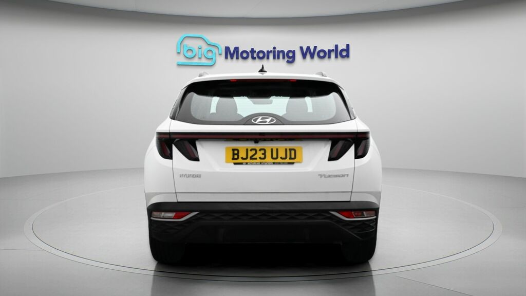 Hyundai Tucson Se Connect White #6