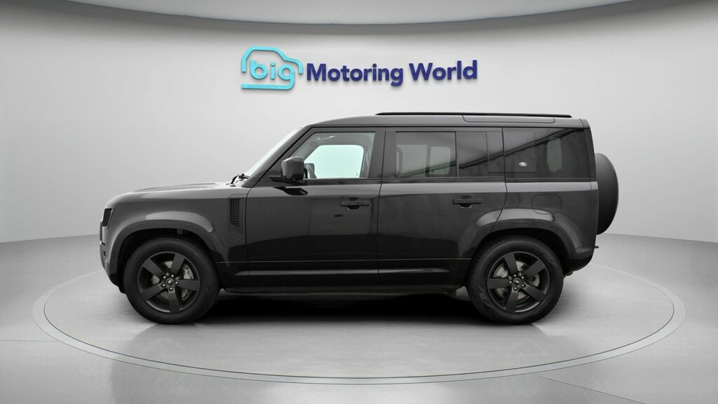 Land Rover Defender 110 X-dynamic Hse AE73RKX Black #4