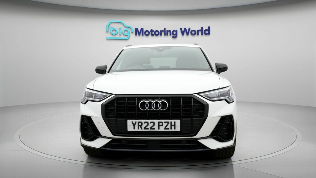 Audi Q3 Black Edition YR22PZH White #2