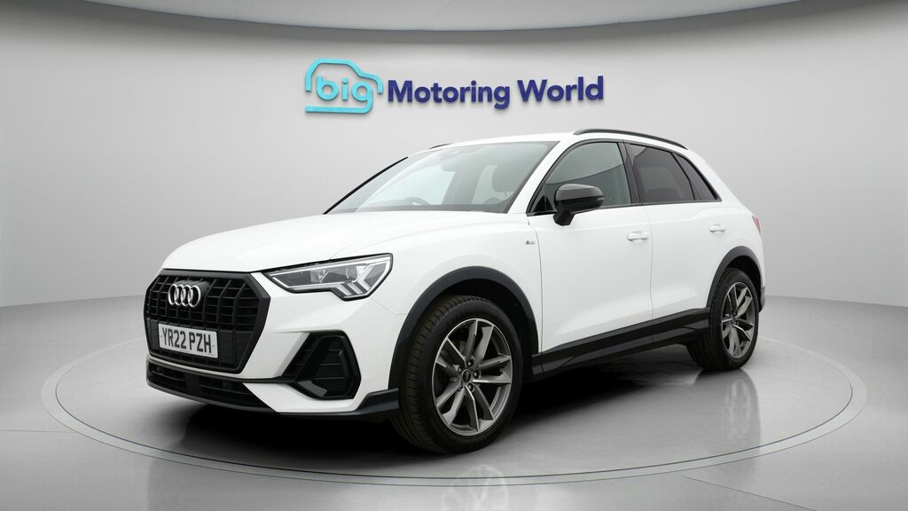 Audi Q3 Black Edition YR22PZH White #3