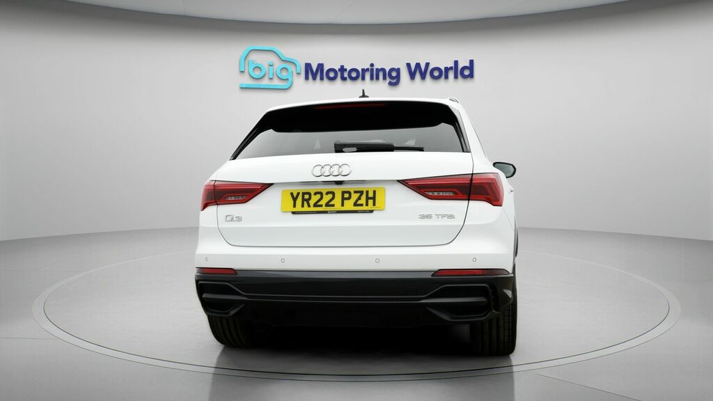 Audi Q3 Black Edition YR22PZH White #6