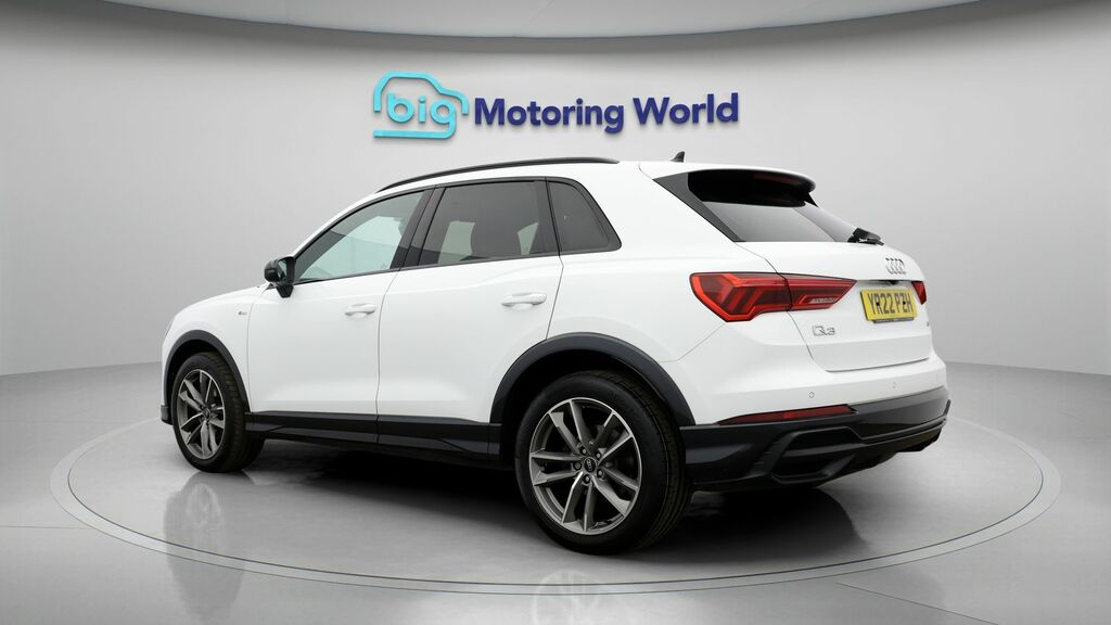 Audi Q3 Black Edition YR22PZH White #5