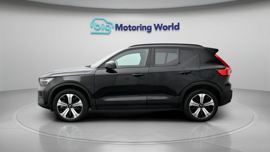 Volvo XC40 Plus Black #4