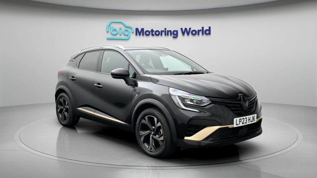 Renault Captur E-tech Engineered Black