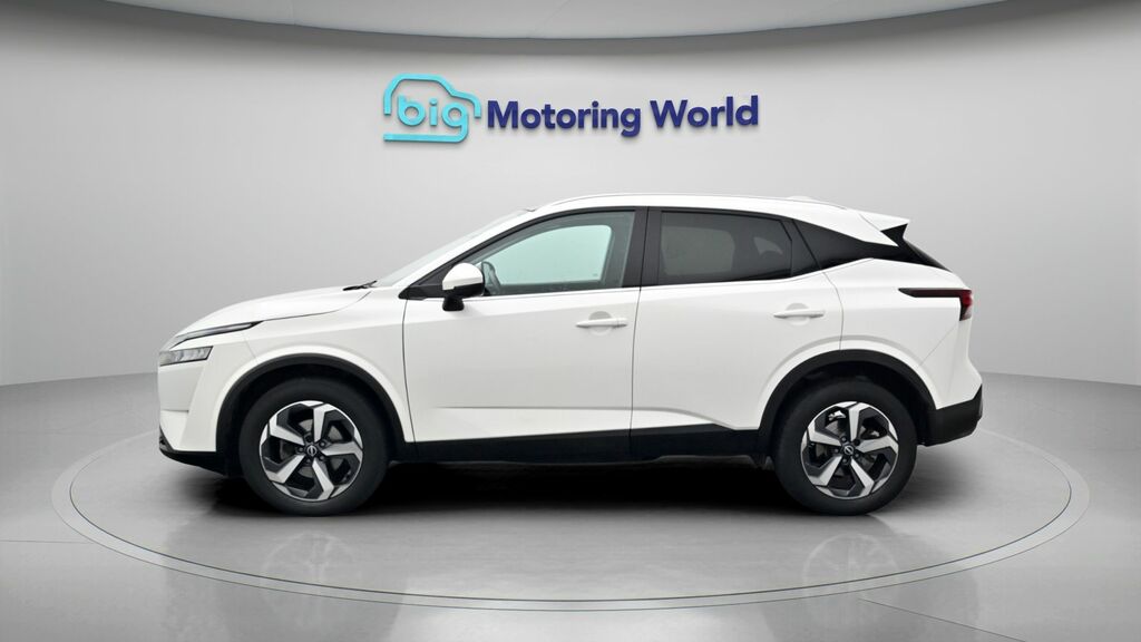 Nissan Qashqai N-connecta FN24NDJ White #4