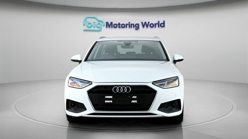 Audi A4 Avant Technik White #2