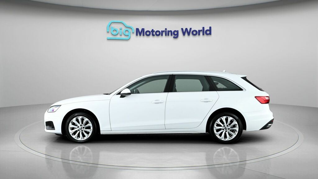 Audi A4 Avant Technik White #4