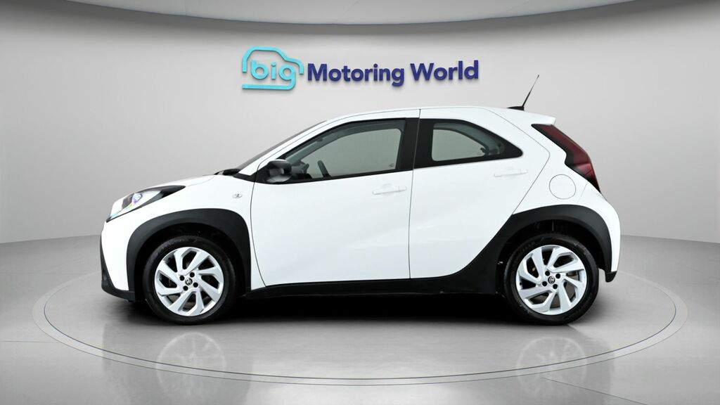 Toyota Aygo X Pure YO23AZR White #4