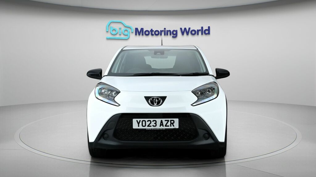 Toyota Aygo X Pure YO23AZR White #2