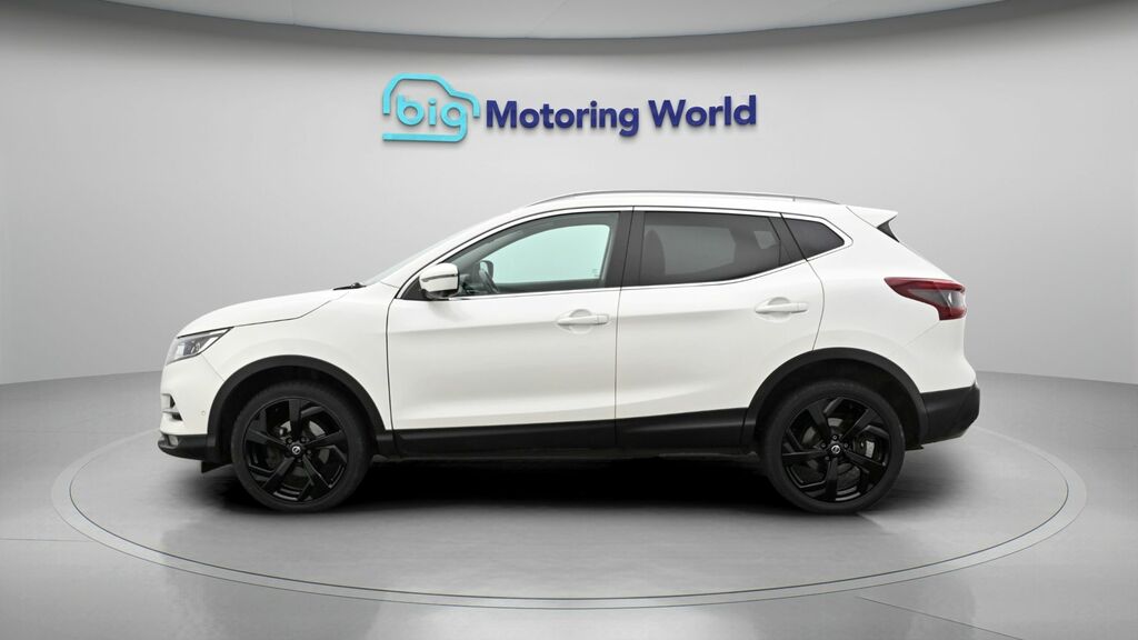 Nissan Qashqai Tekna PK20YXD White #4