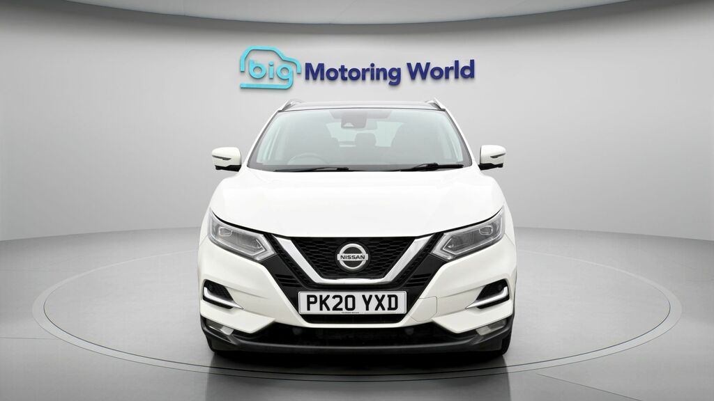 Nissan Qashqai Tekna PK20YXD White #2