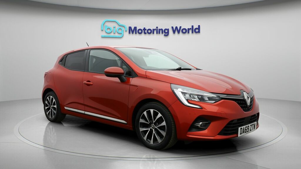 Renault Clio Iconic Red