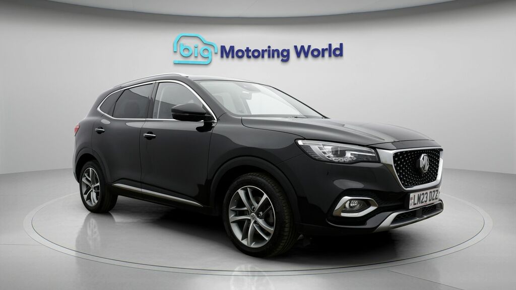 MG HS Exclusive Black