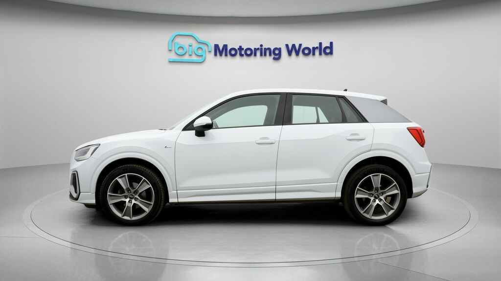 Audi Q2 S Line OV21ZGX White #4
