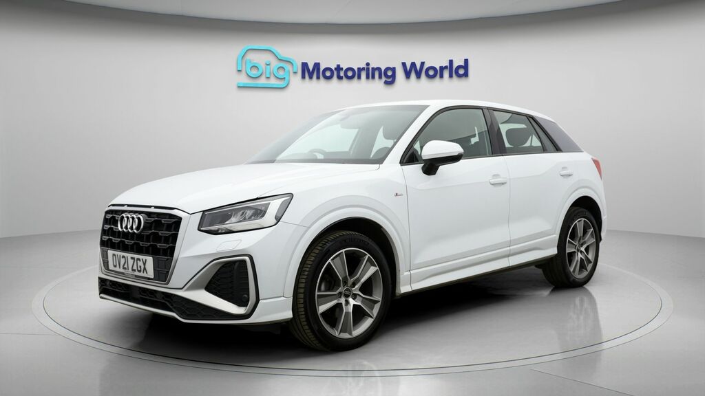 Audi Q2 S Line OV21ZGX White #3