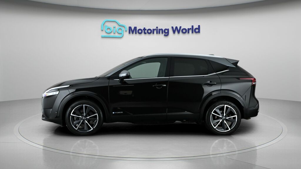 Nissan Qashqai Tekna Black #4