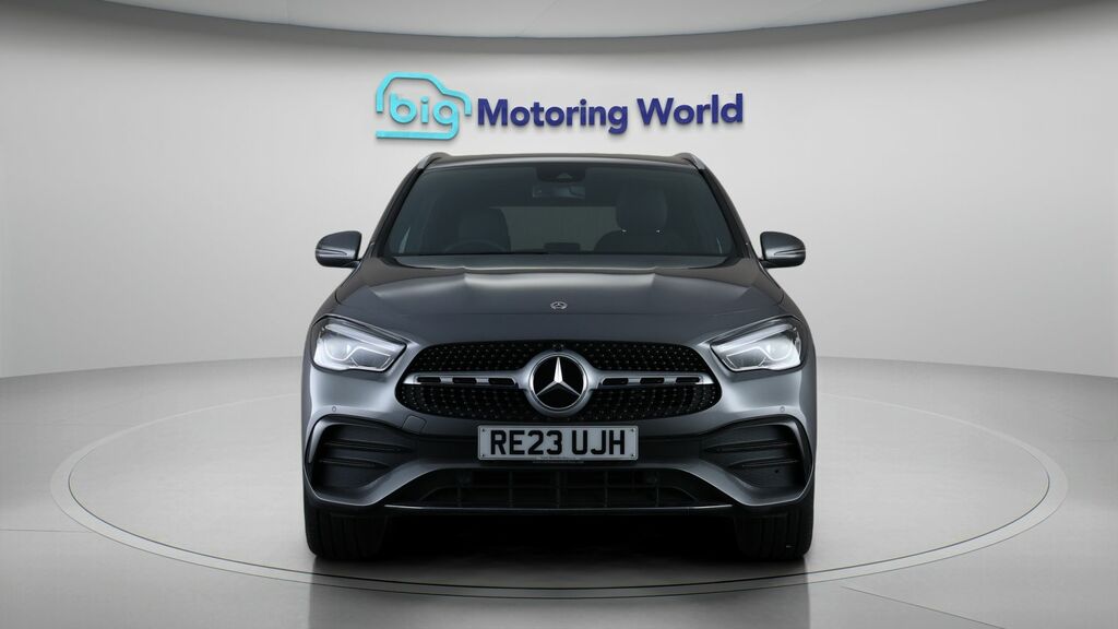 Mercedes-Benz GLA Class Amg Line Grey #2