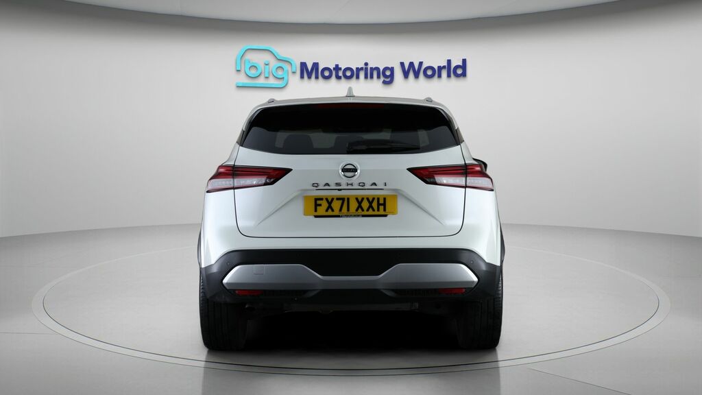 Nissan Qashqai Tekna White #6