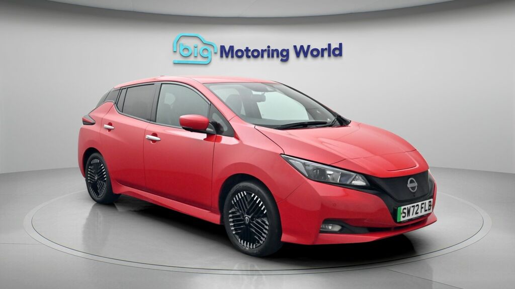 Nissan Leaf N-connecta Red