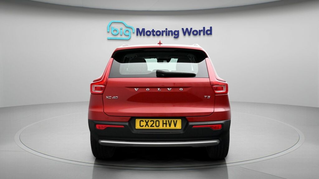 Volvo XC40 Momentum Red #6