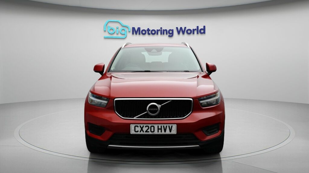 Volvo XC40 Momentum Red #2