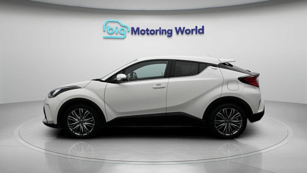 Toyota C-Hr Excel White #4