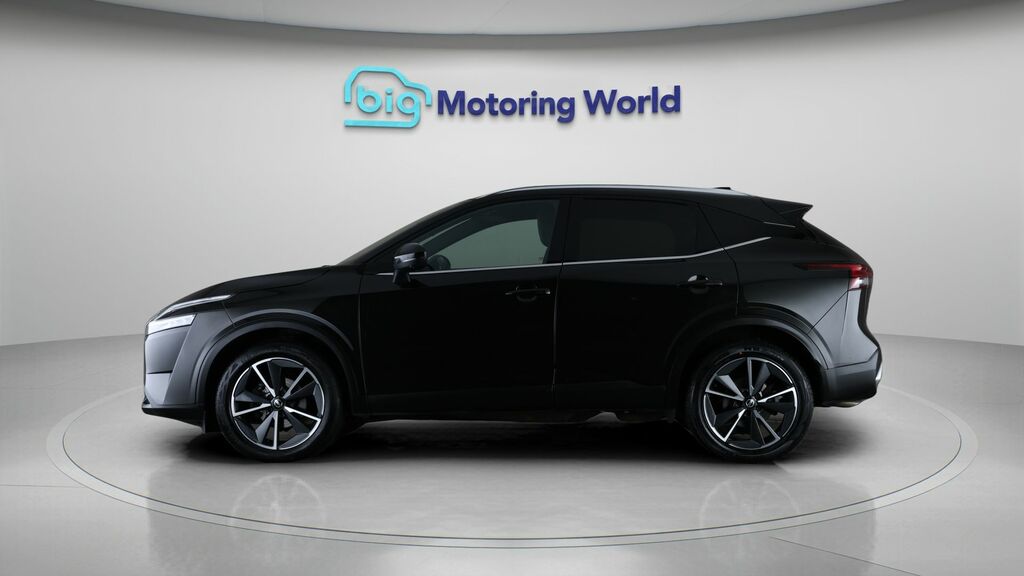 Nissan Qashqai Tekna Black #4