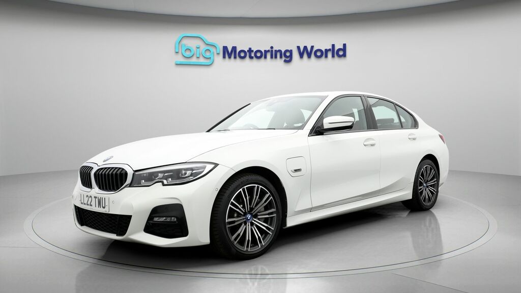 BMW 3 Series M Sport LL22TWU White #3