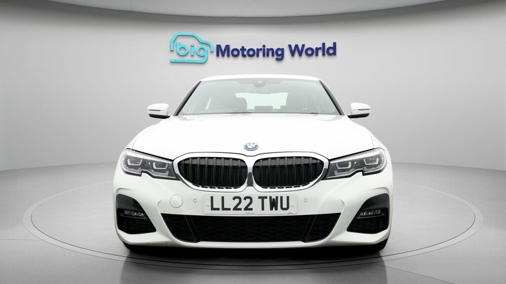 BMW 3 Series M Sport LL22TWU White #2