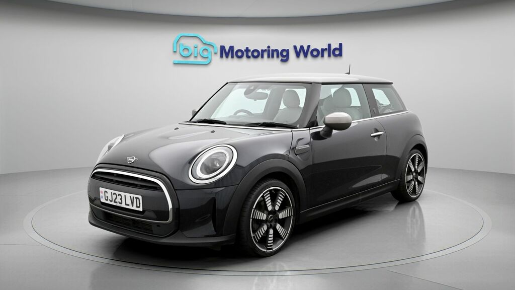 Mini Hatch Cooper Exclusive GJ23LVD Black #3